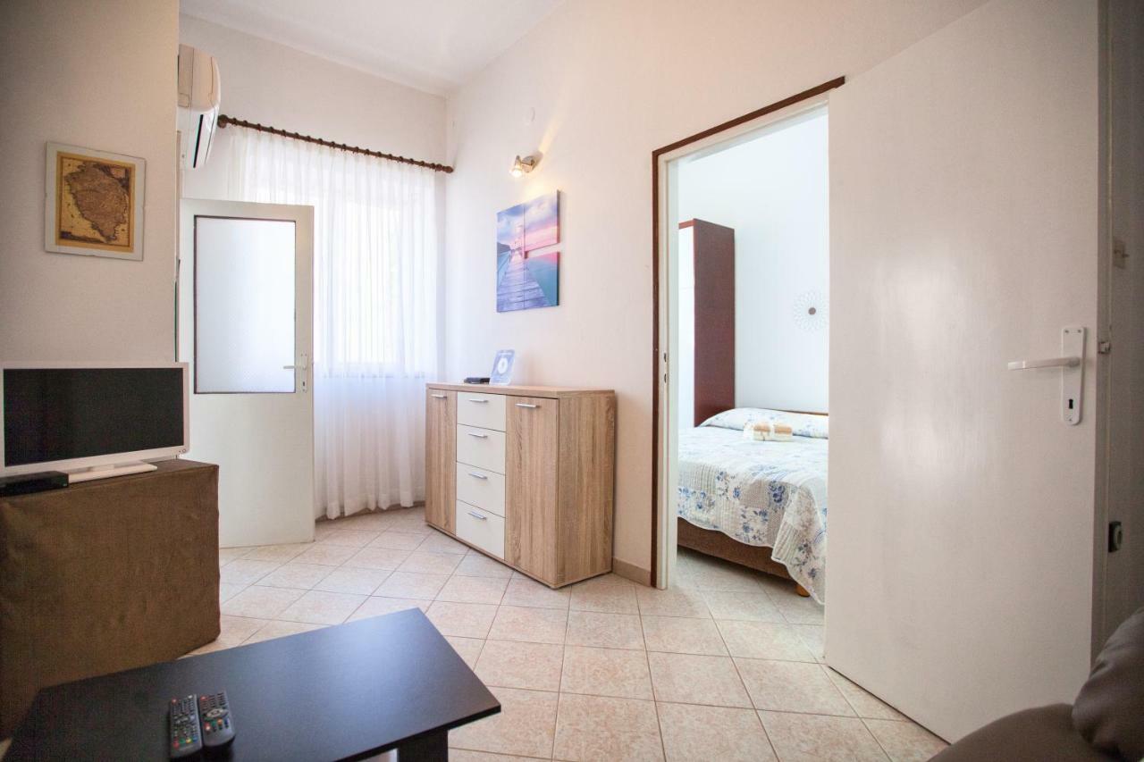 Apartment Rosy Pula Extérieur photo