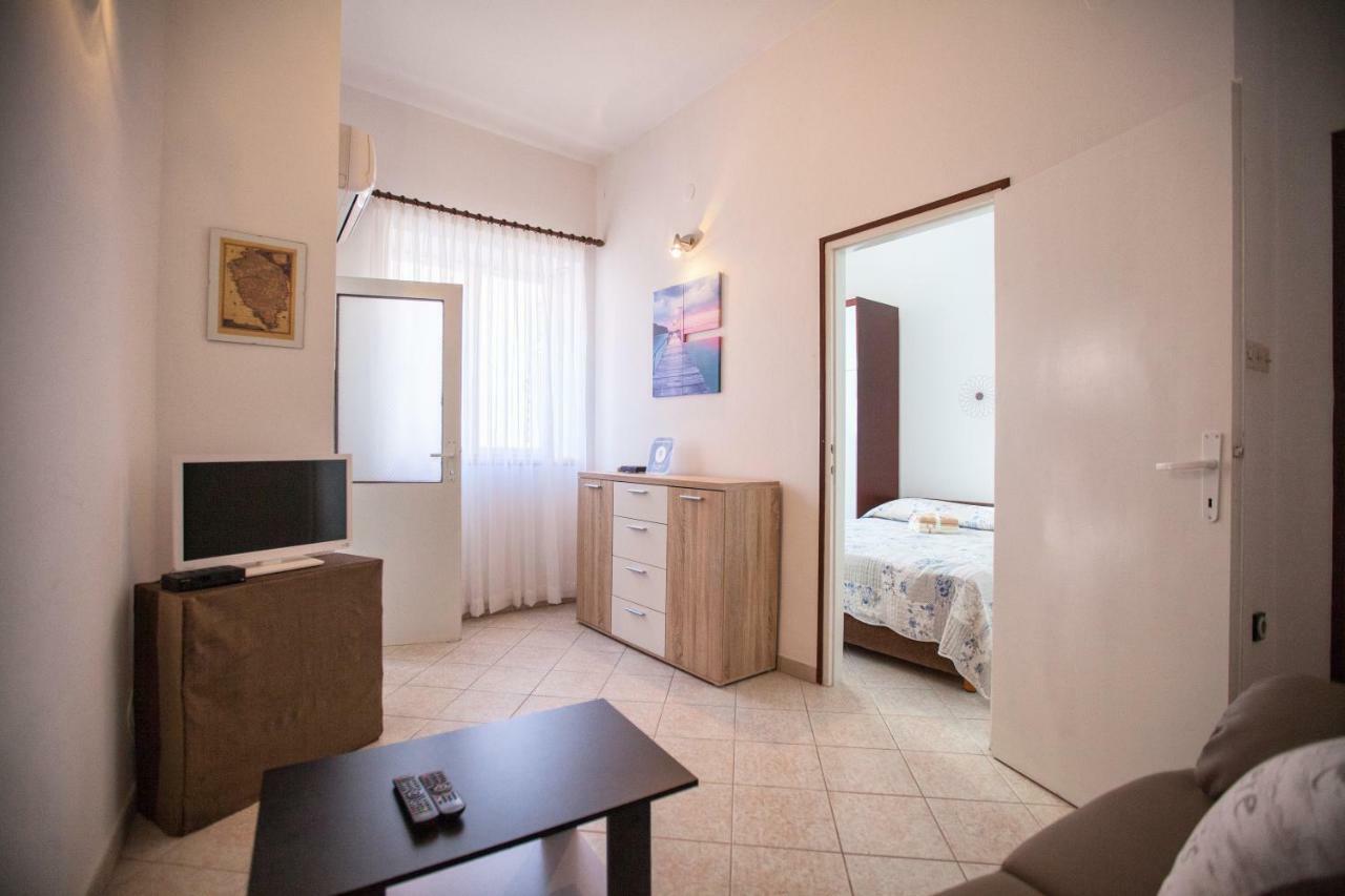 Apartment Rosy Pula Extérieur photo